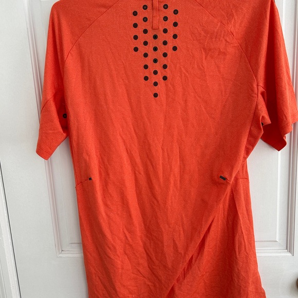 Lululemon Textured Training Shirt - Picture 2 of 4